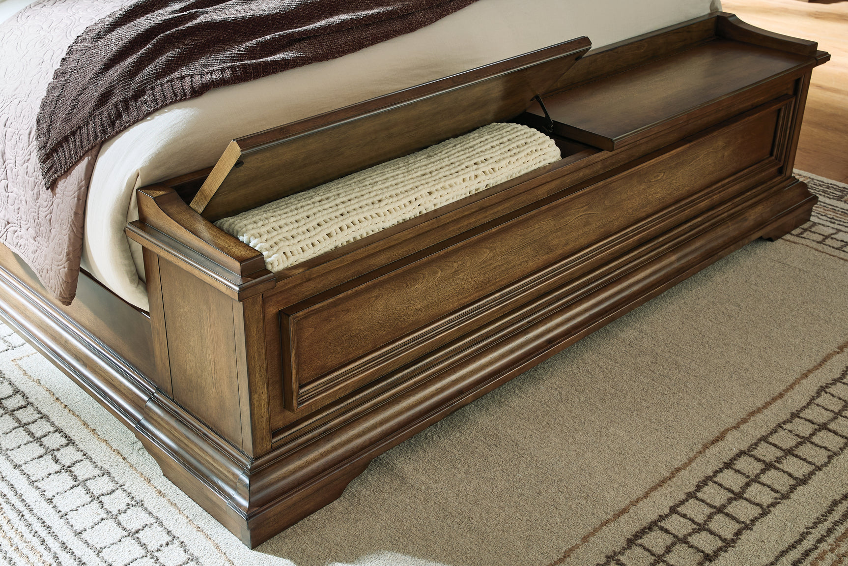 Frantanna Storage Bench footboard detail
