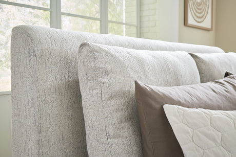 Loose pillows on headboard