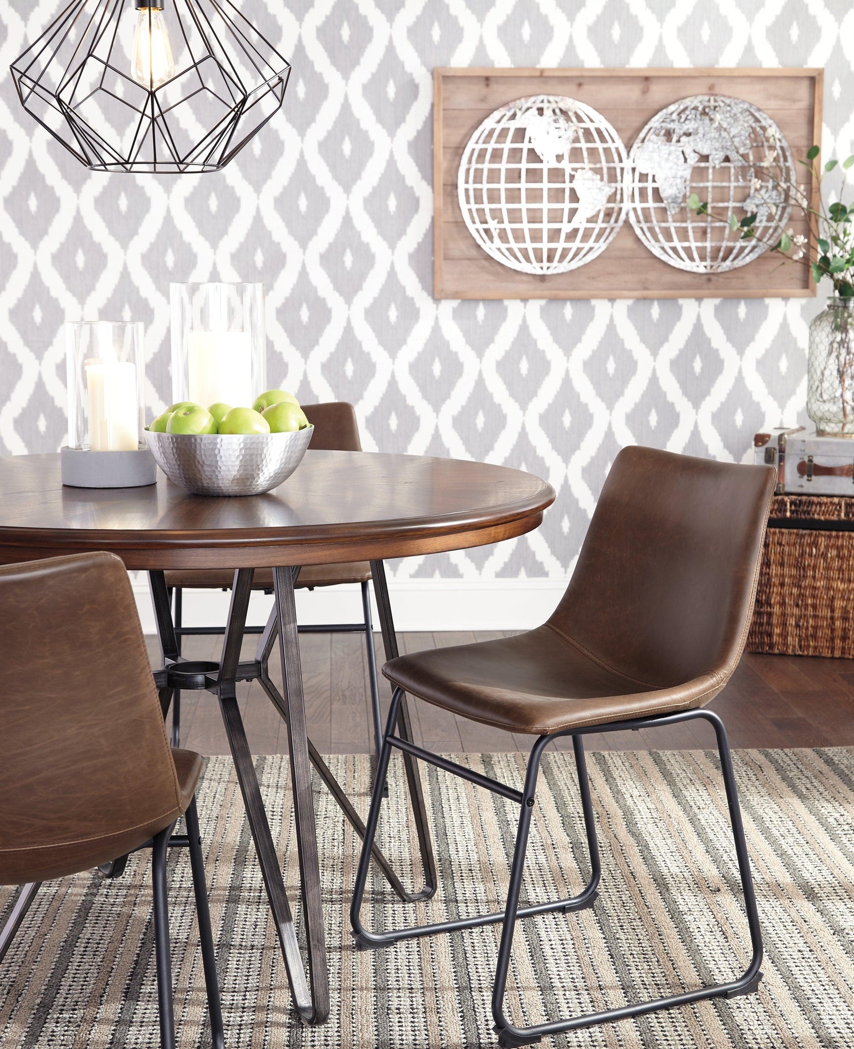 Tubular metal base of Centiar brown dining chair