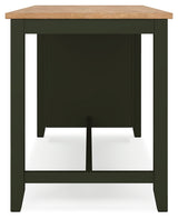 Side alternate view of Gesthaven dining table