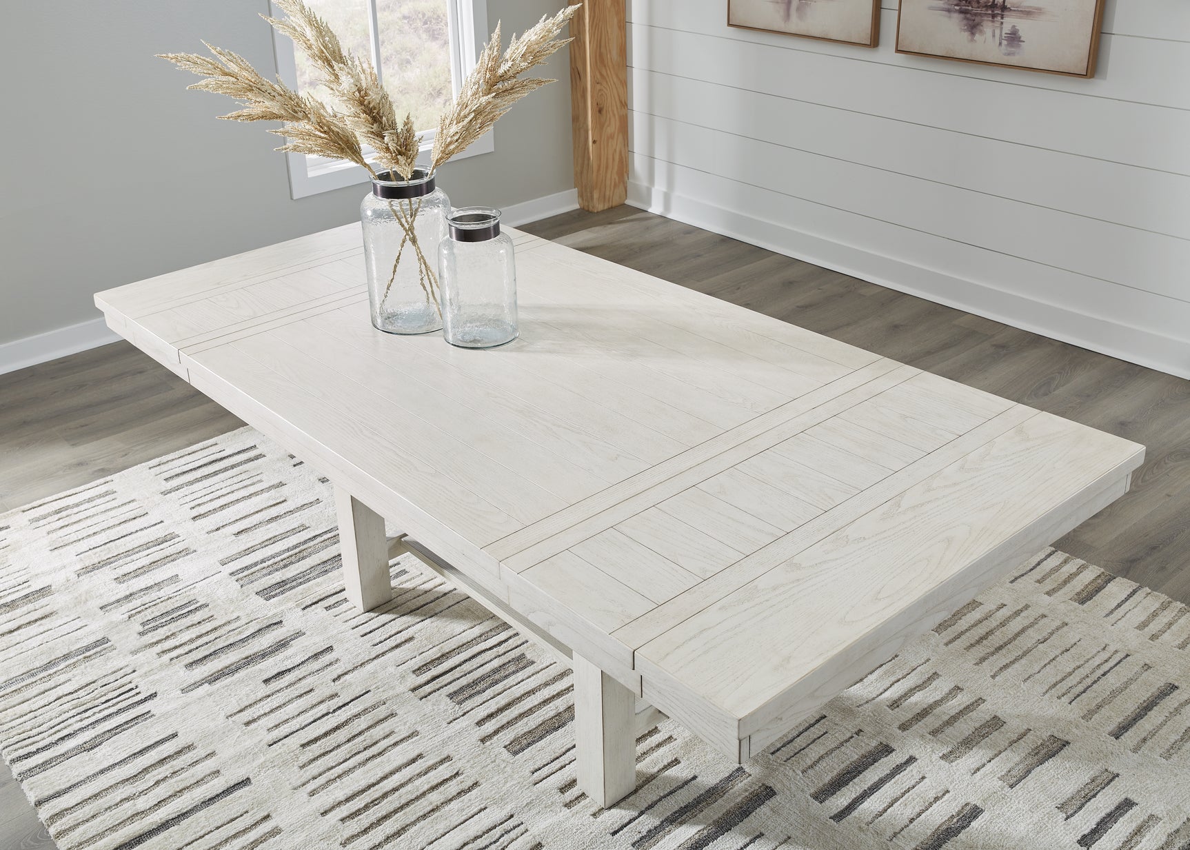 Close-up of removable leaf detail on Robbinsdale Table