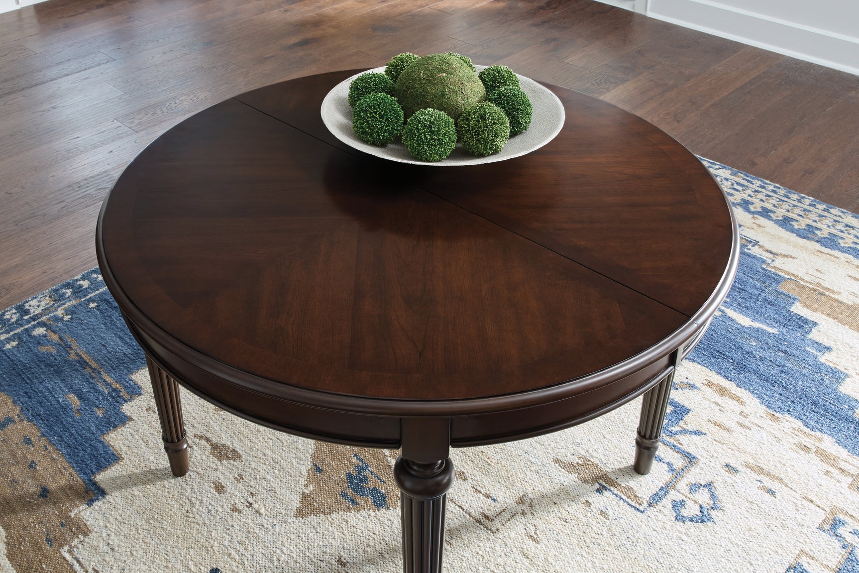 Cherry brown finish close-up on Lavinton Table
