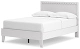 Close-up of scalloped headboard on Hallityn bed