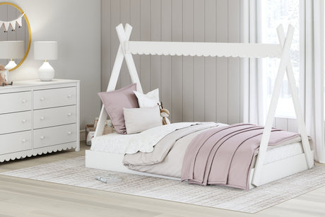 Hallityn Bed decorated in bedroom setting