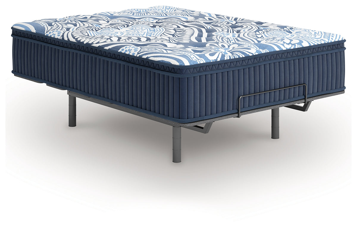 Plush Luxe 2.0 mattress corner detail