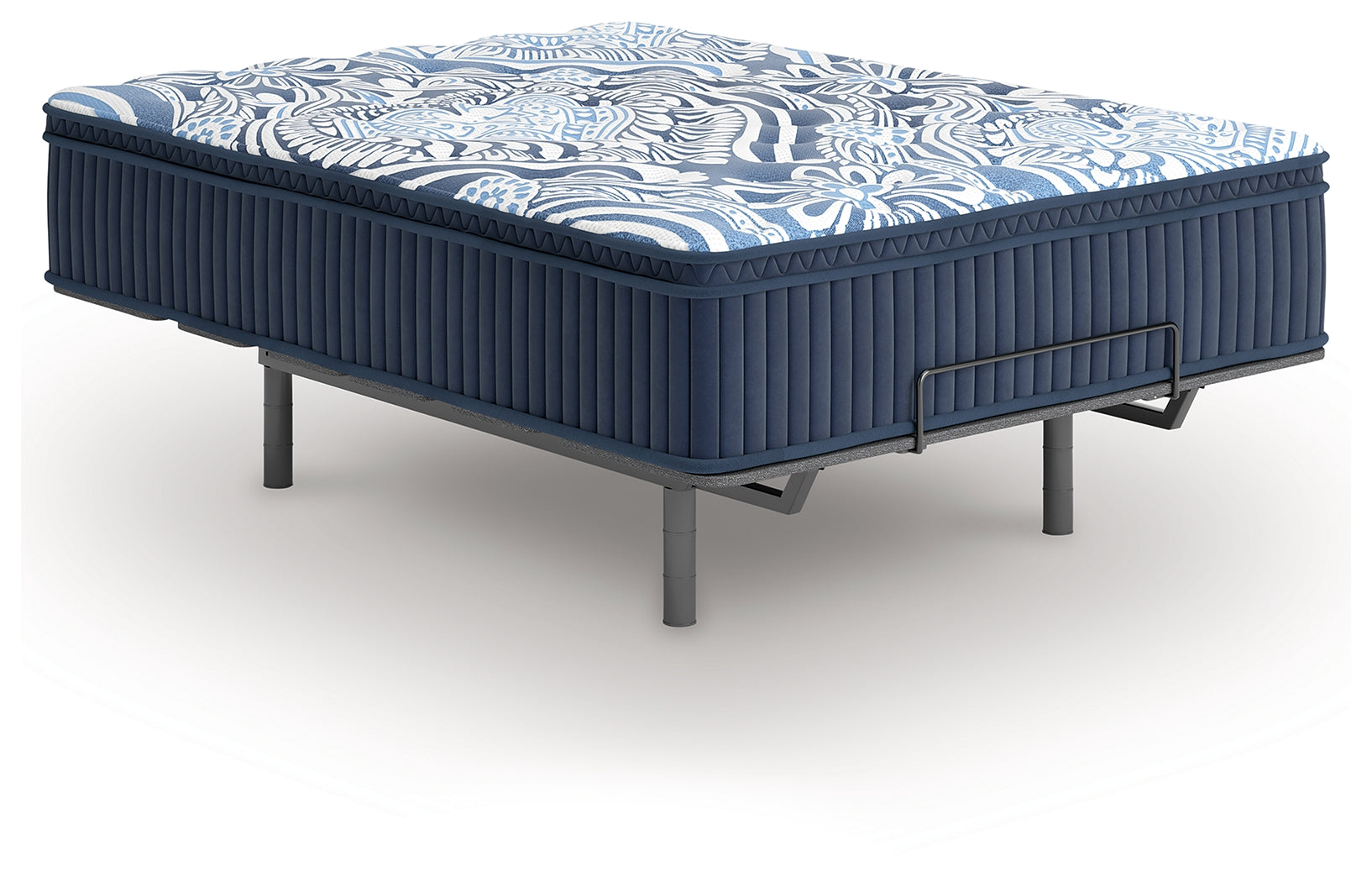 Plush Luxe 2.0 mattress corner detail