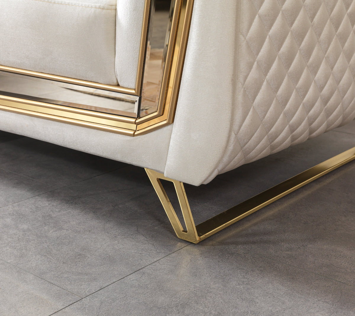 Sofa wood frame and legs detail