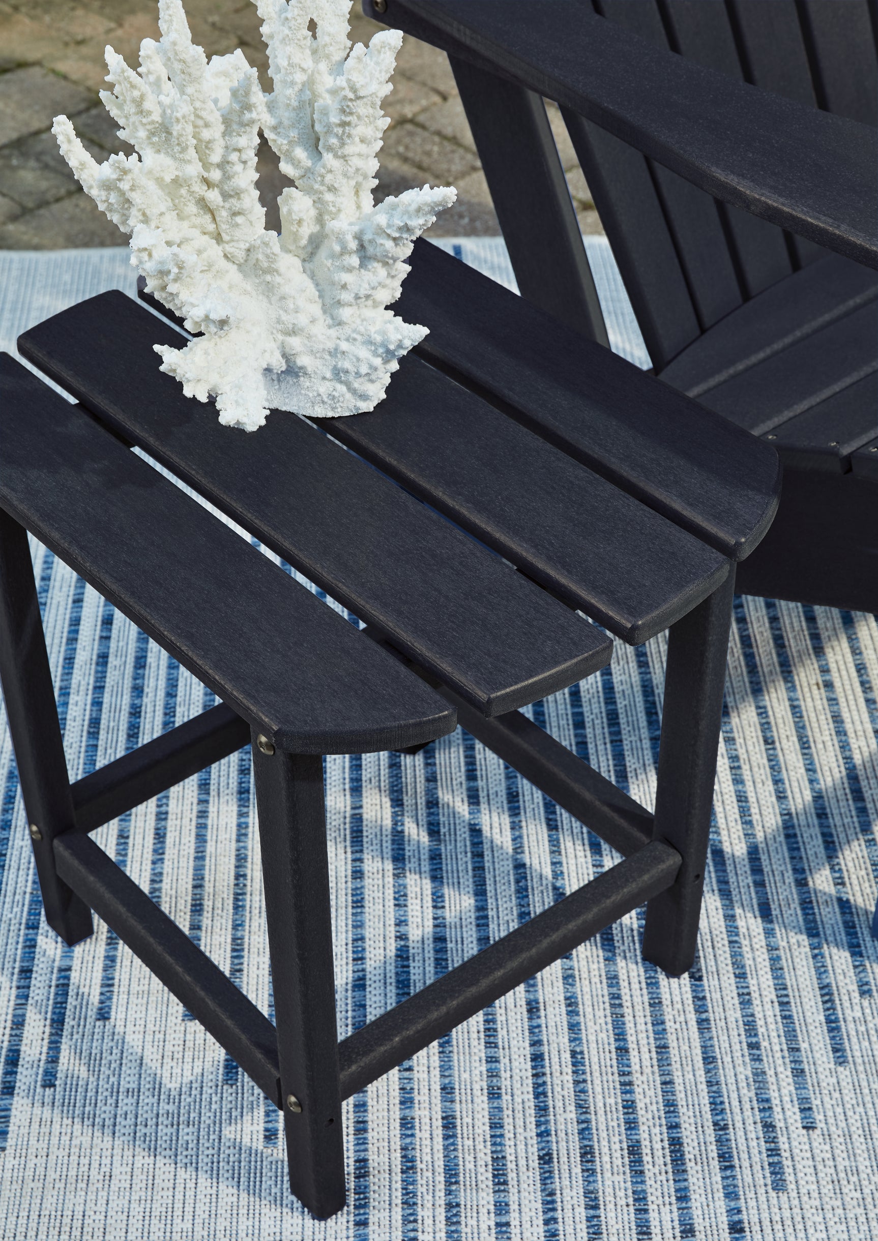 Sundown Black Treasure Outdoor Chair with End Table