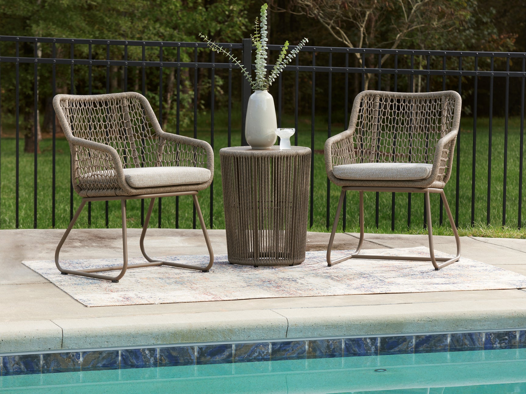 Table top finish of Majors Beach outdoor set