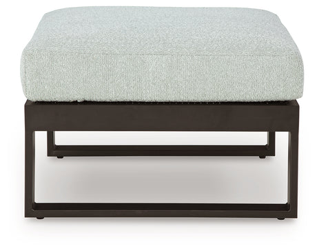 Armless chair front view with cushions