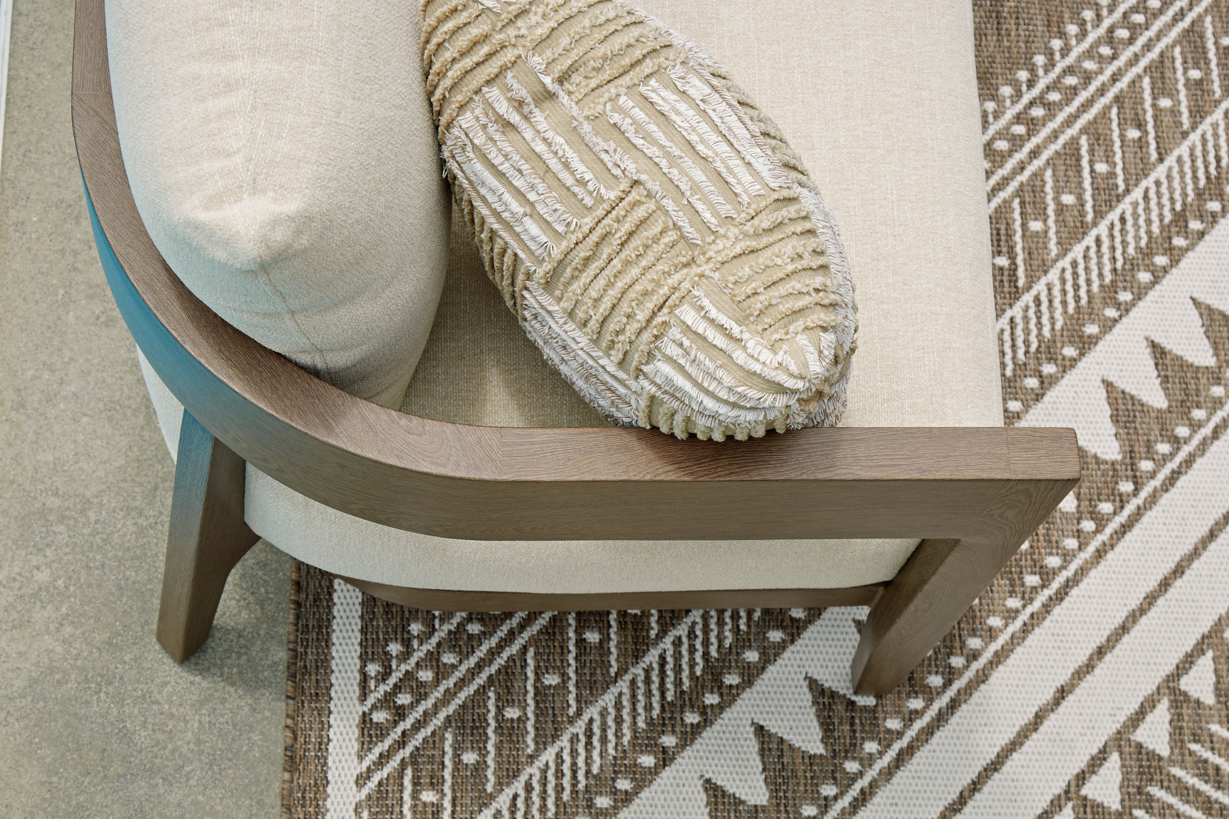 Serene Bay outdoor loveseat staged in patio setting