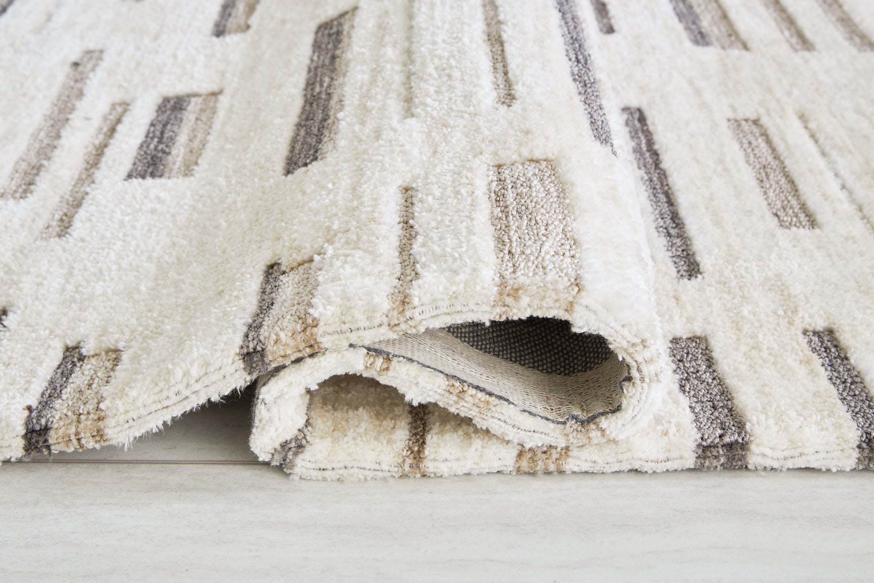 Leesdale rug rolled edge showing backing