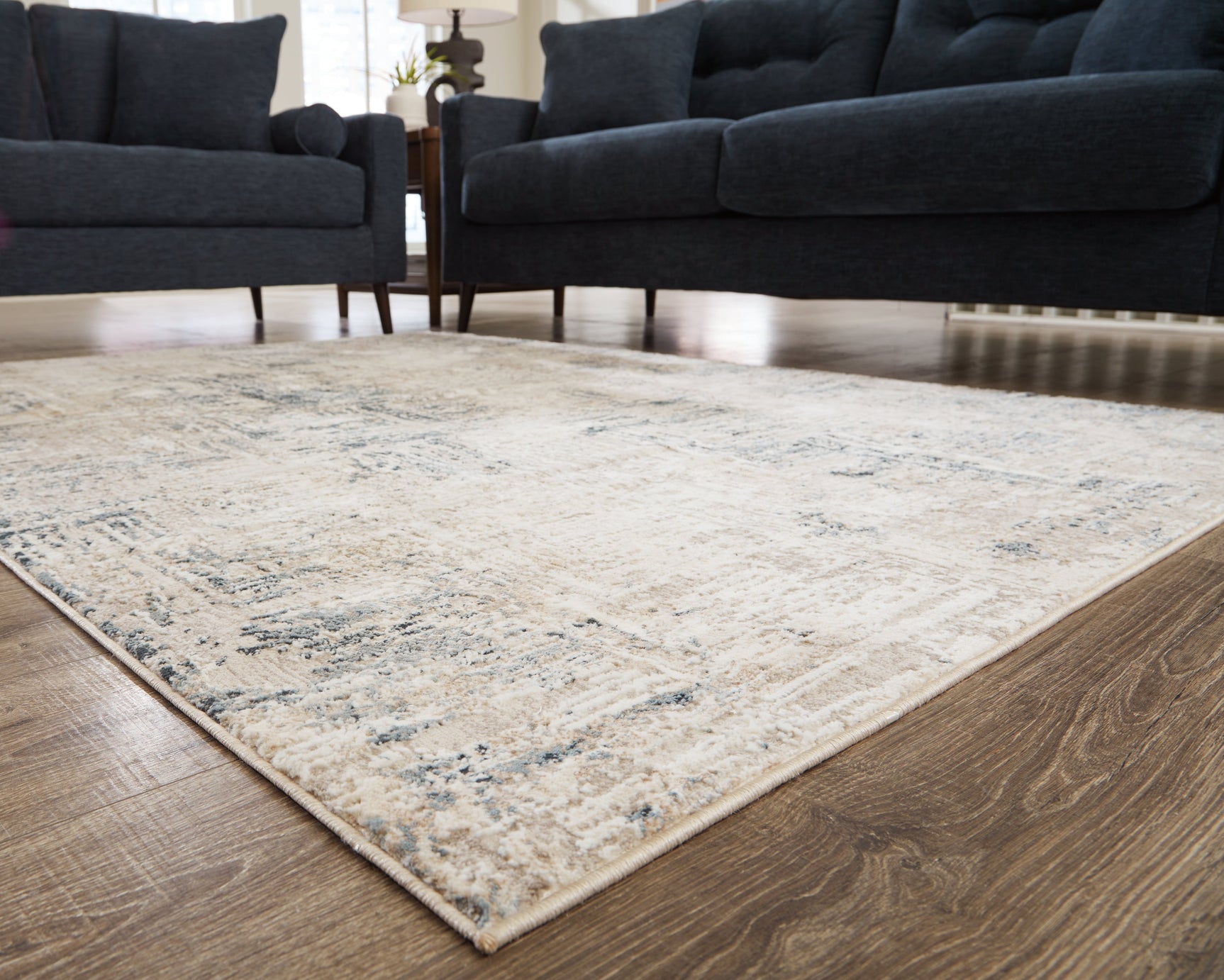 Detail of Gentor rug edge and jute backing