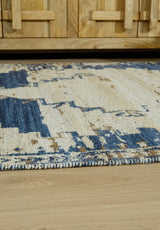 Detailed view of Varnler rug rolled edge