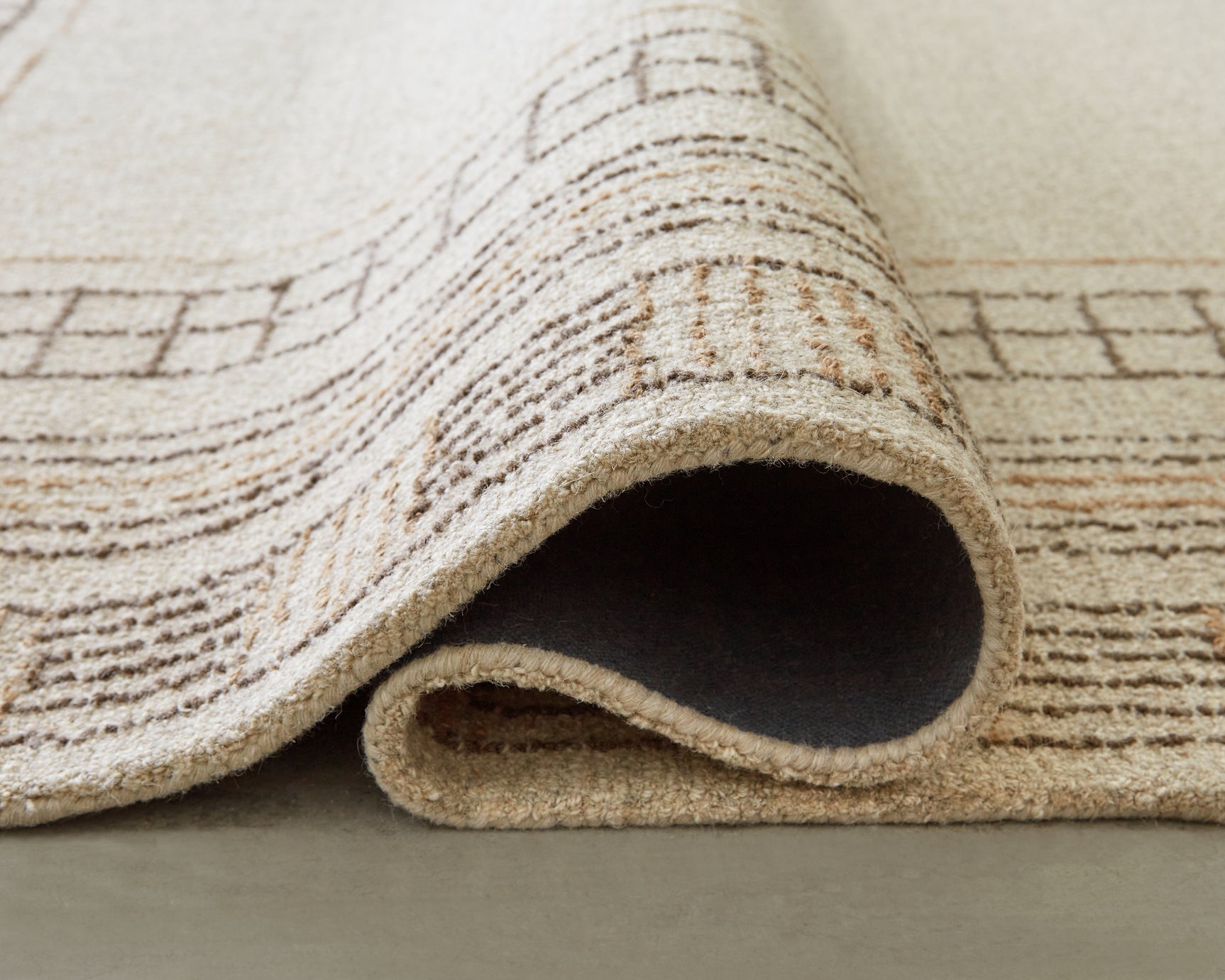 Rolled edge close-up of Idaman Medium Rug