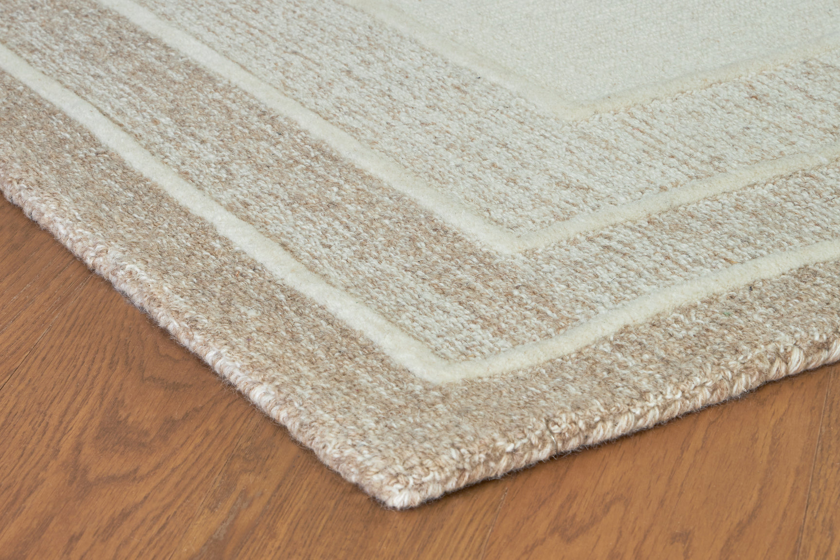 Rolled edge detail of Teelgan Ivory Tan Rug