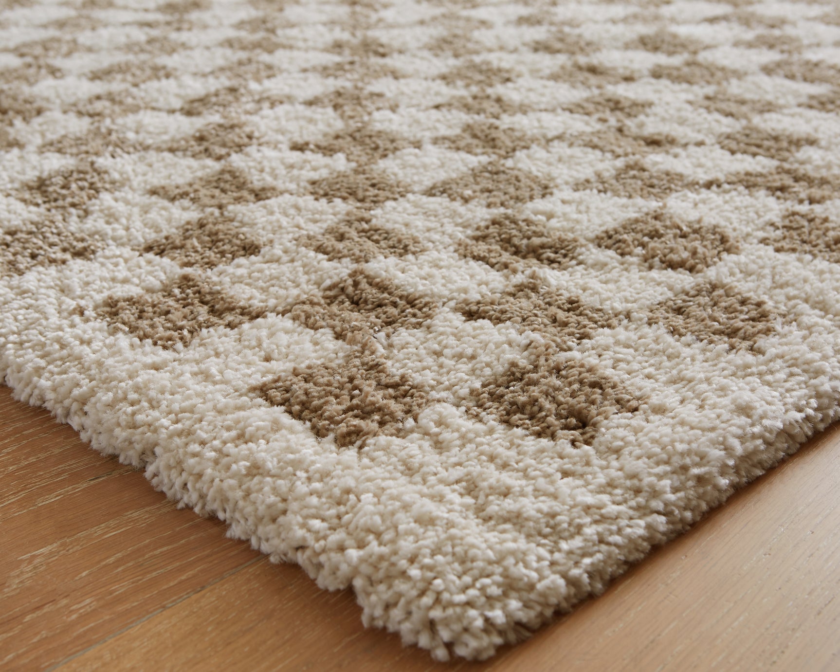 Detail of Karamen rug rolled edge