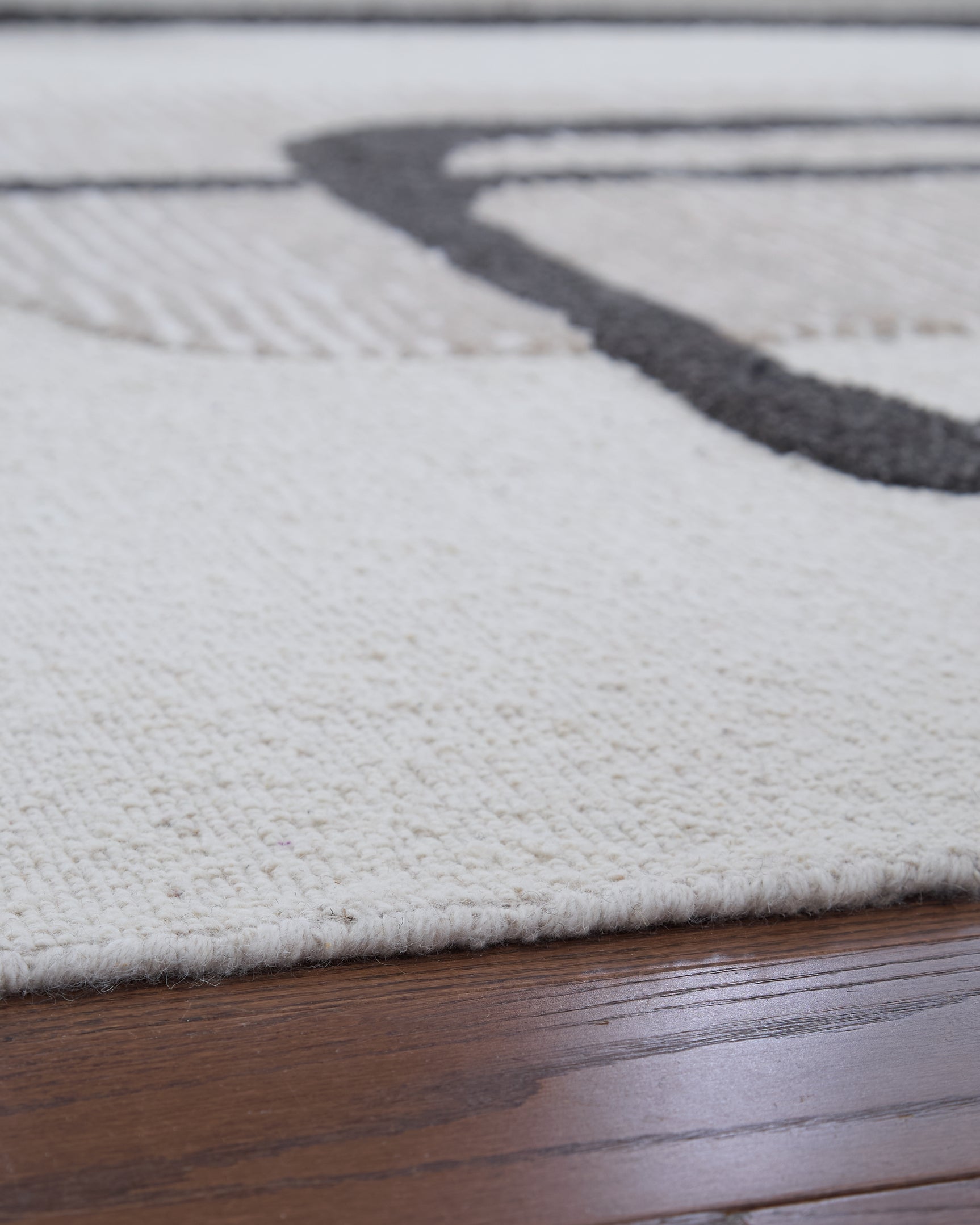 Edge detail of Davismour hand-tufted rug