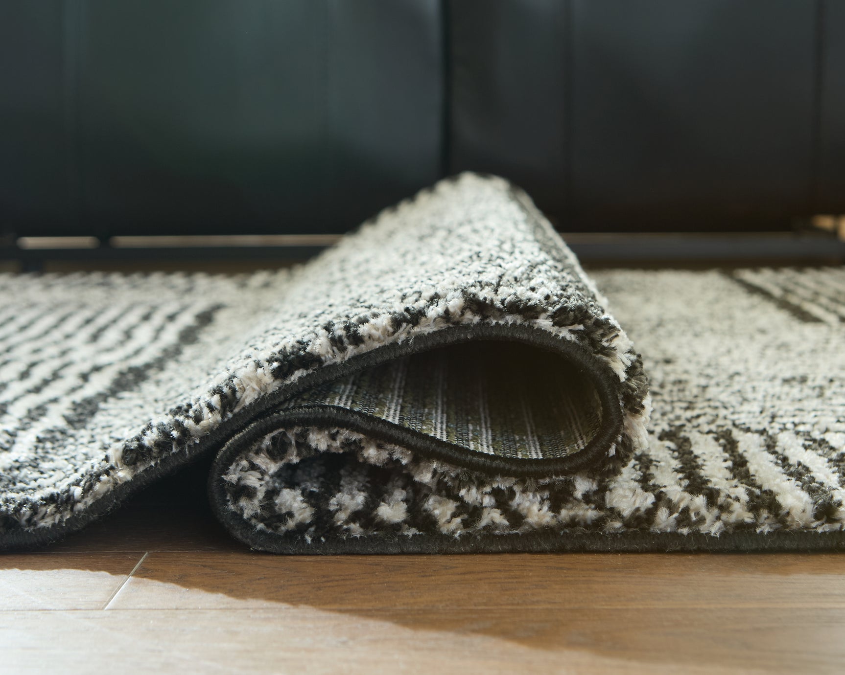 Rolled edge detail of Kurtmen black ivory area rug