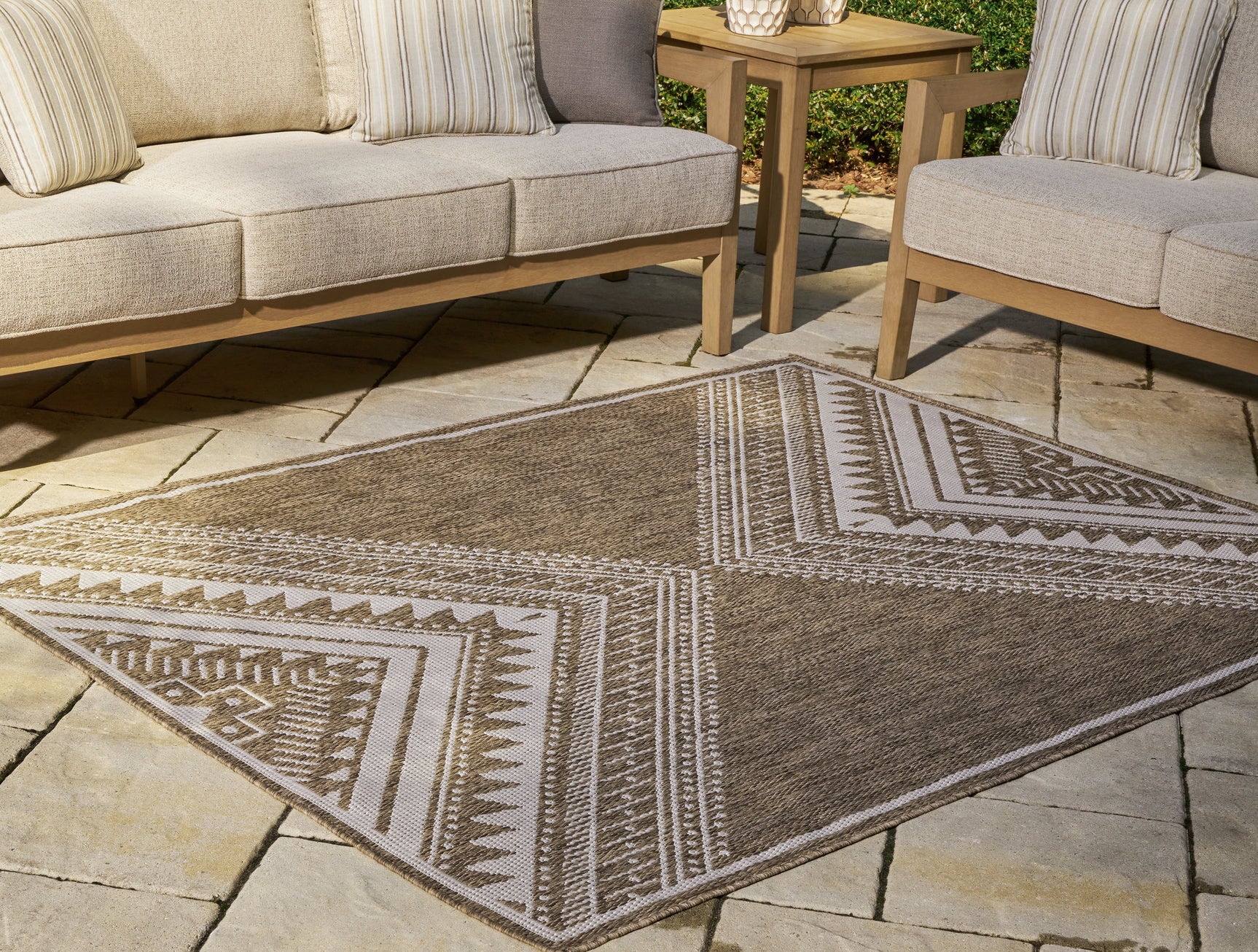 Dunsler Brown Cream 5' X 7' Rug