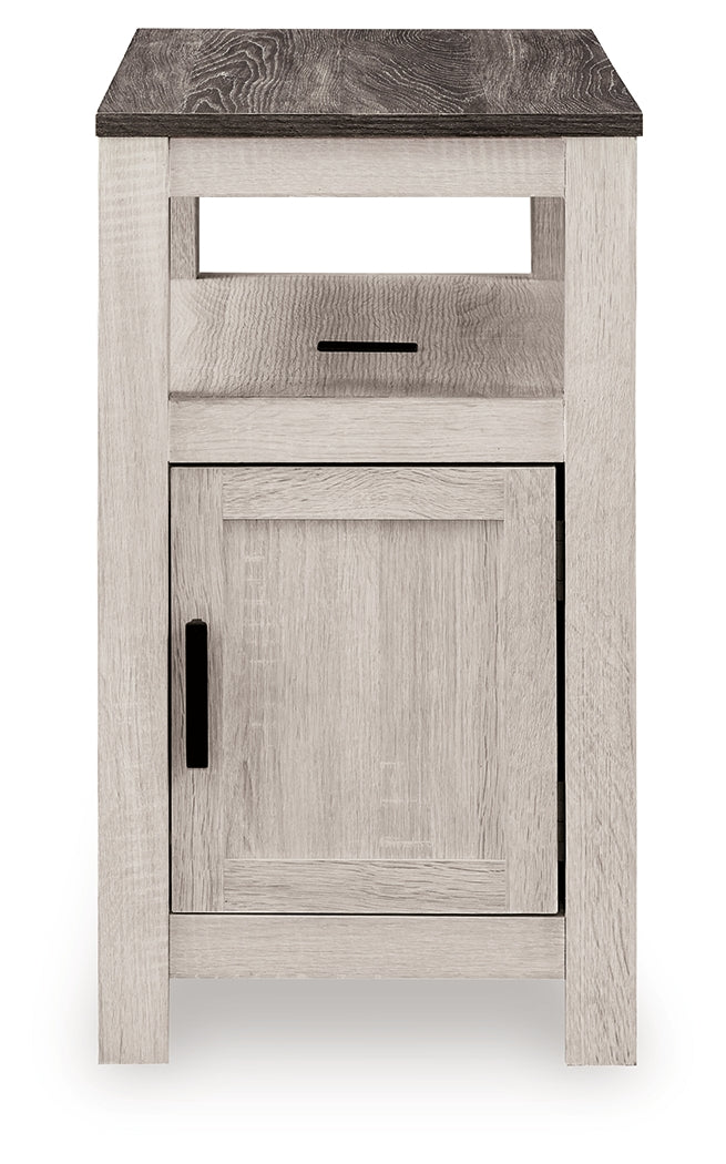 Fendenmore Chairside End Table head-on view
