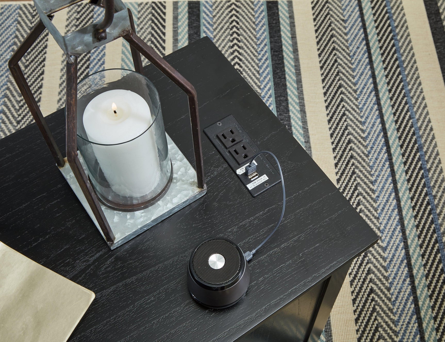Close-up of knob hardware on Treytown End Table
