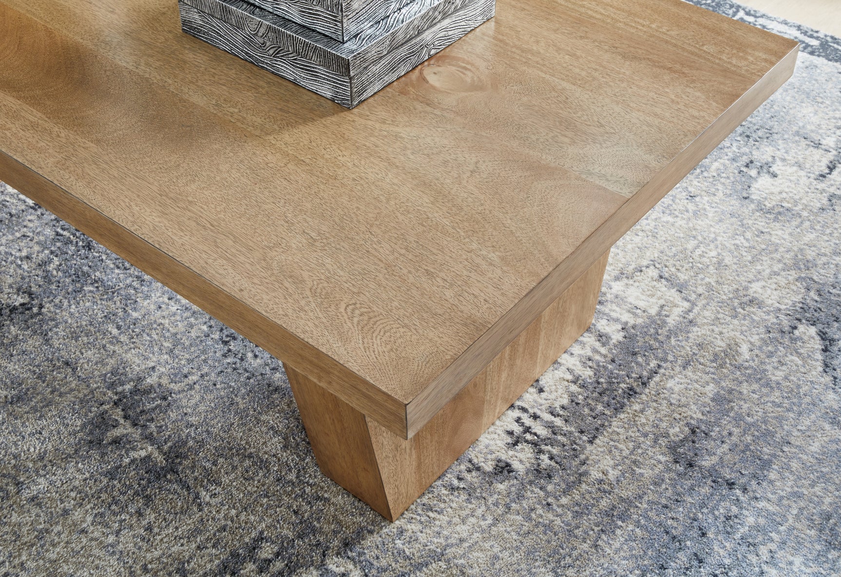 Kristiland Coffee Table wood detail