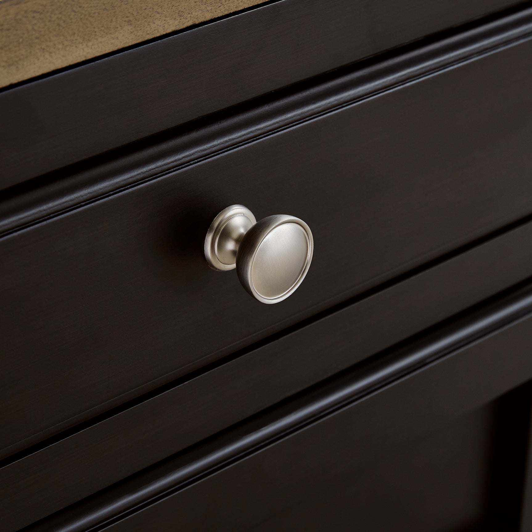 Drazmine End Table drawer knob detail
