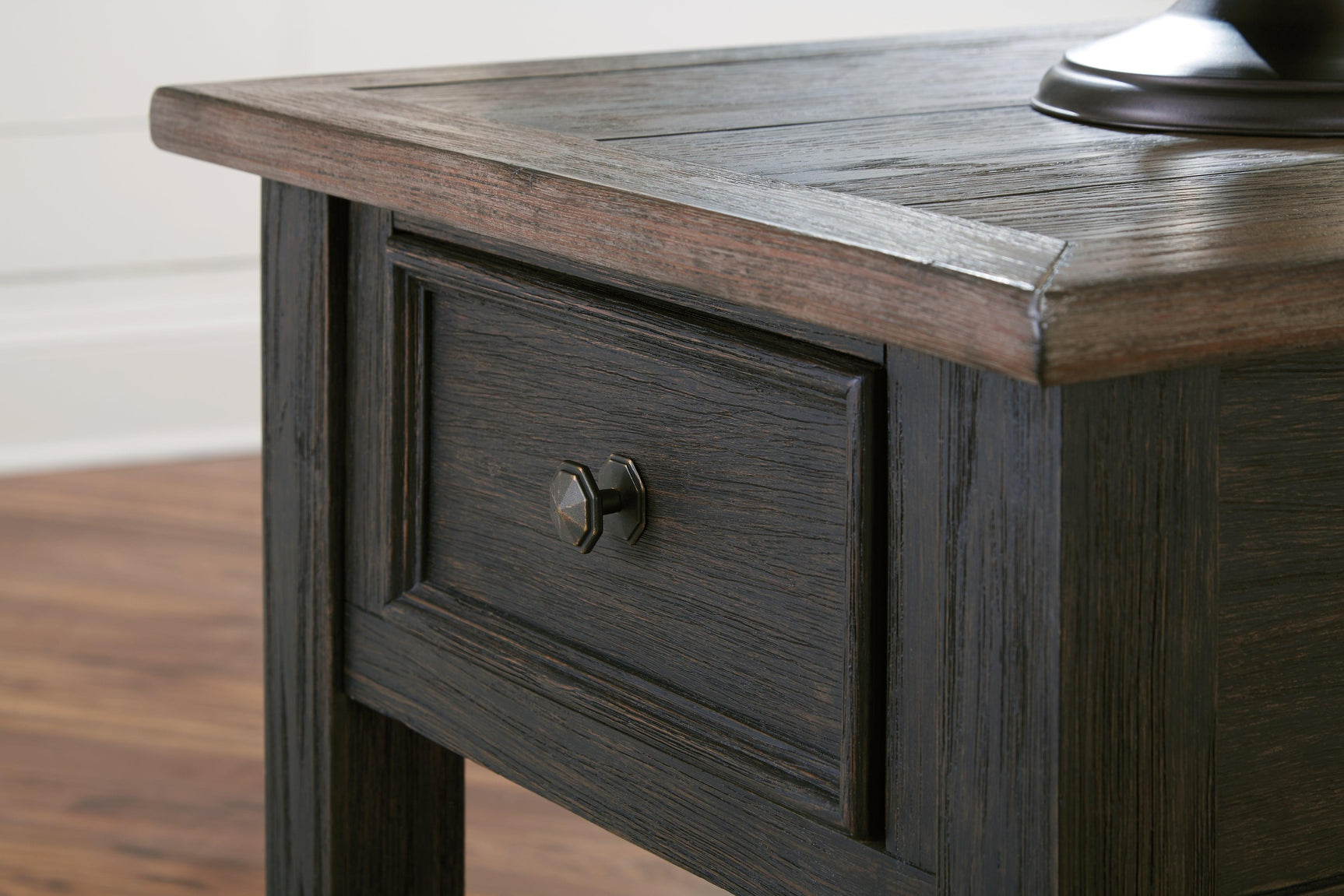 Tyler Creek tabletop texture detail