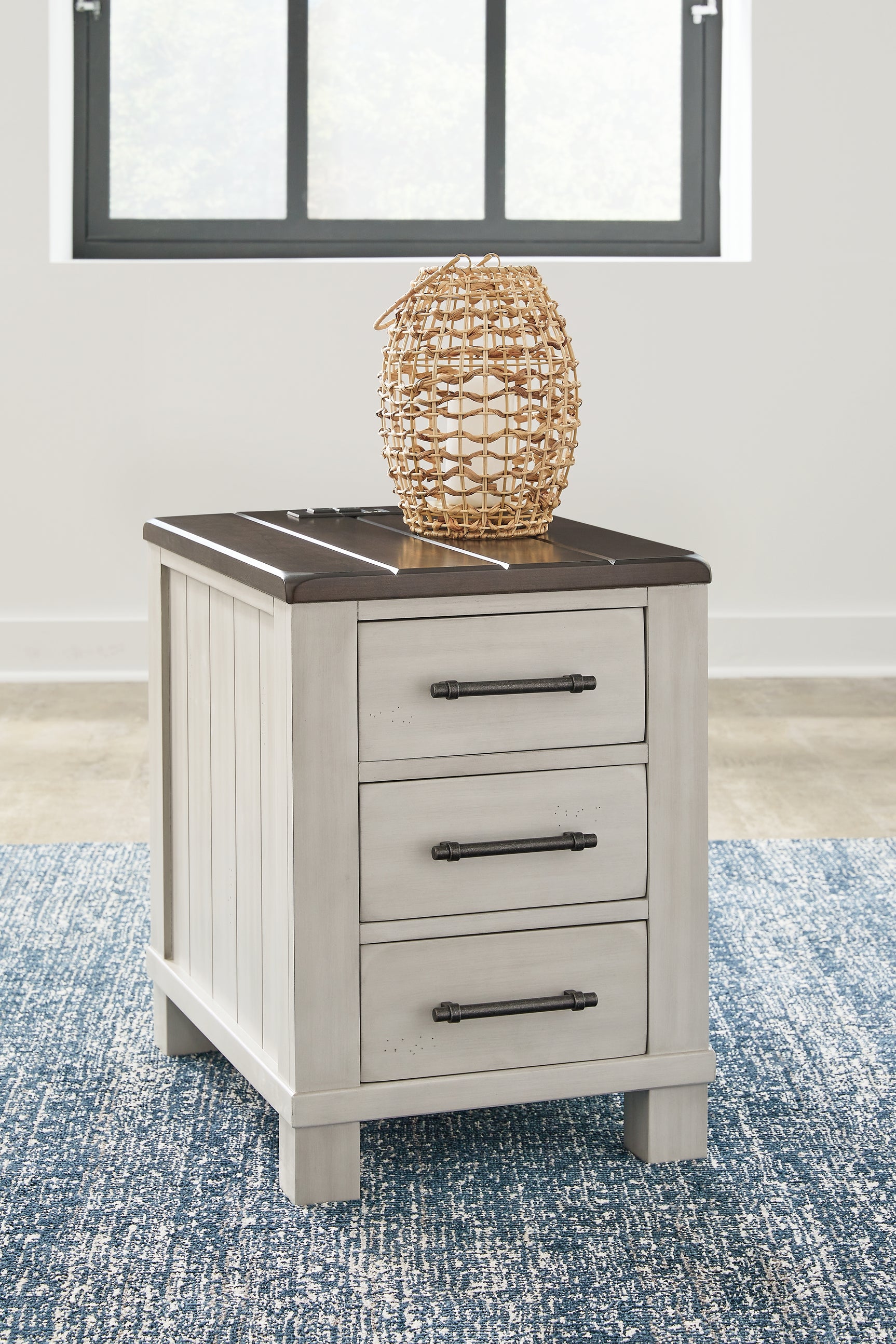 Darborn End Table USB and power details