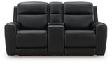Close-up on adjustable Easy View™ headrest