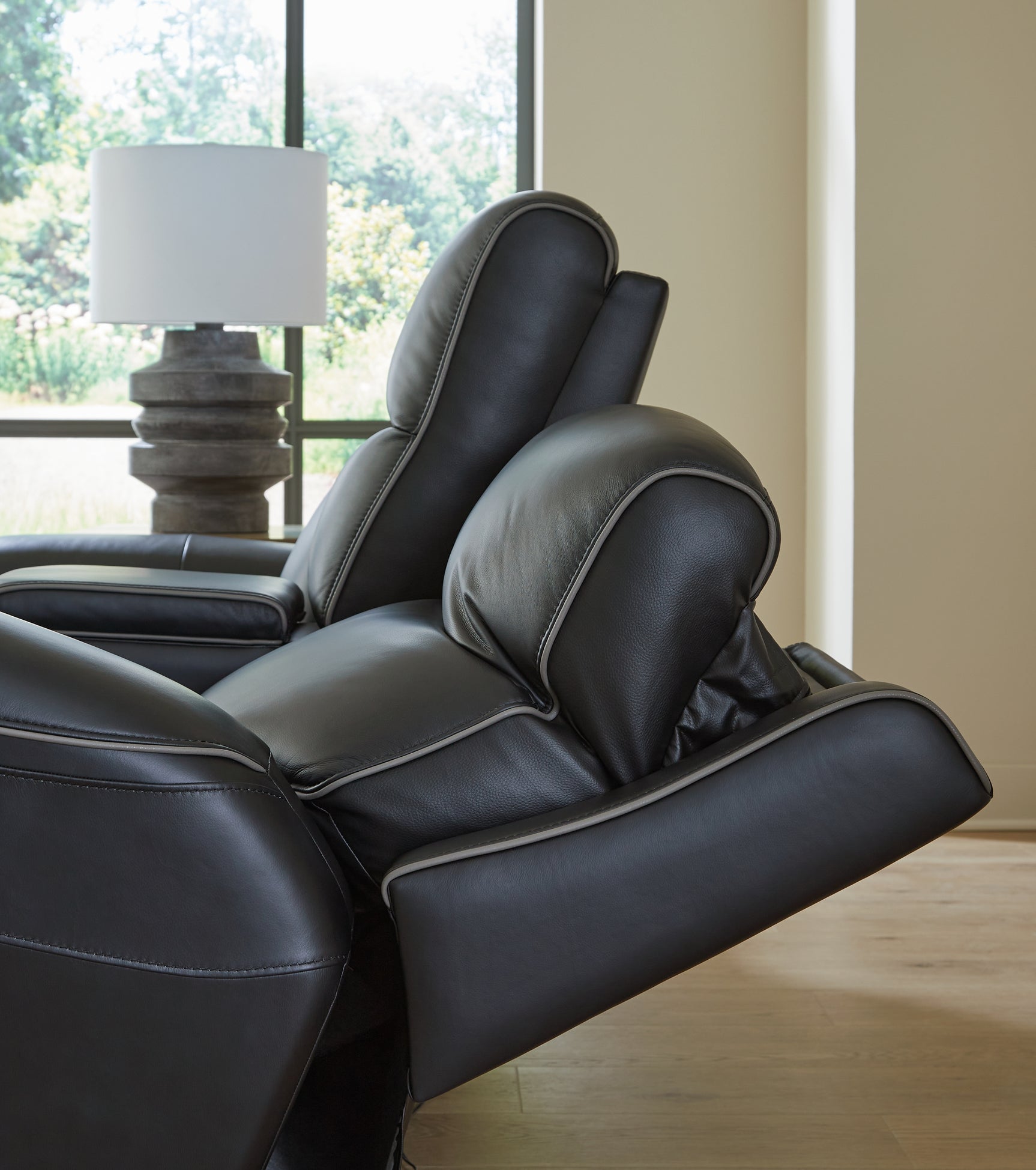 5Z-Comfort Onyx Sofa and Loveseat