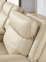 Adjustable Easy View™ headrest detail
