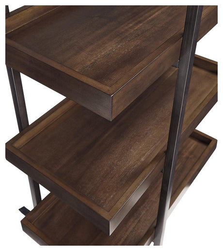 Starmore metal-frame pier with shelves