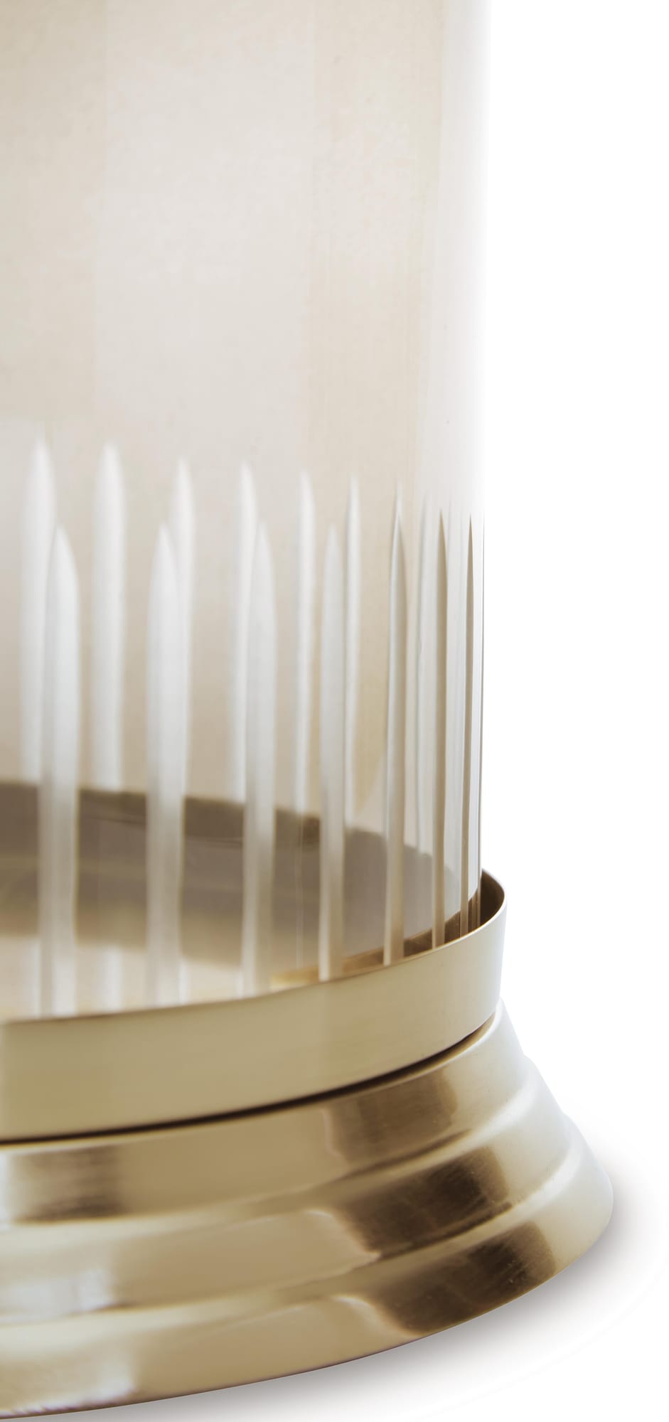 Aavinson Amber/Gold Finish Candle Holder finish detail
