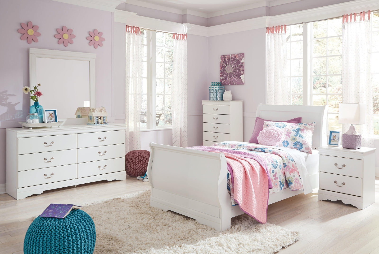 main view of Anarasia White Sleigh Bedroom Set bed