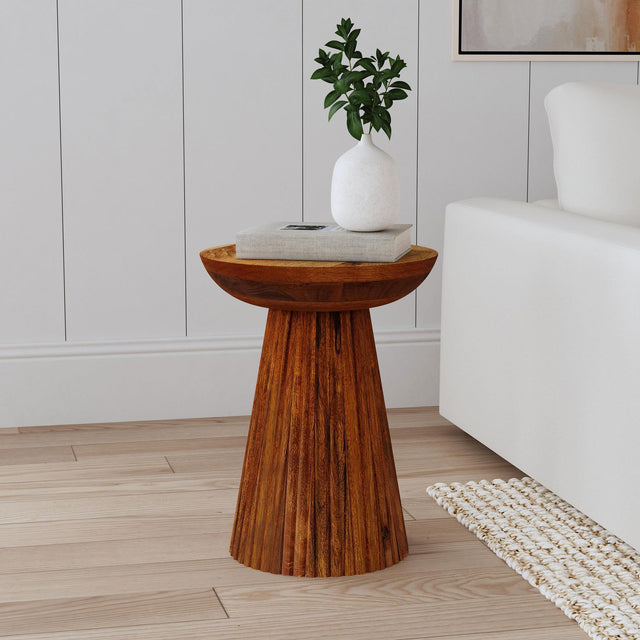 Aureo side table showing scallop detail on pedestal base