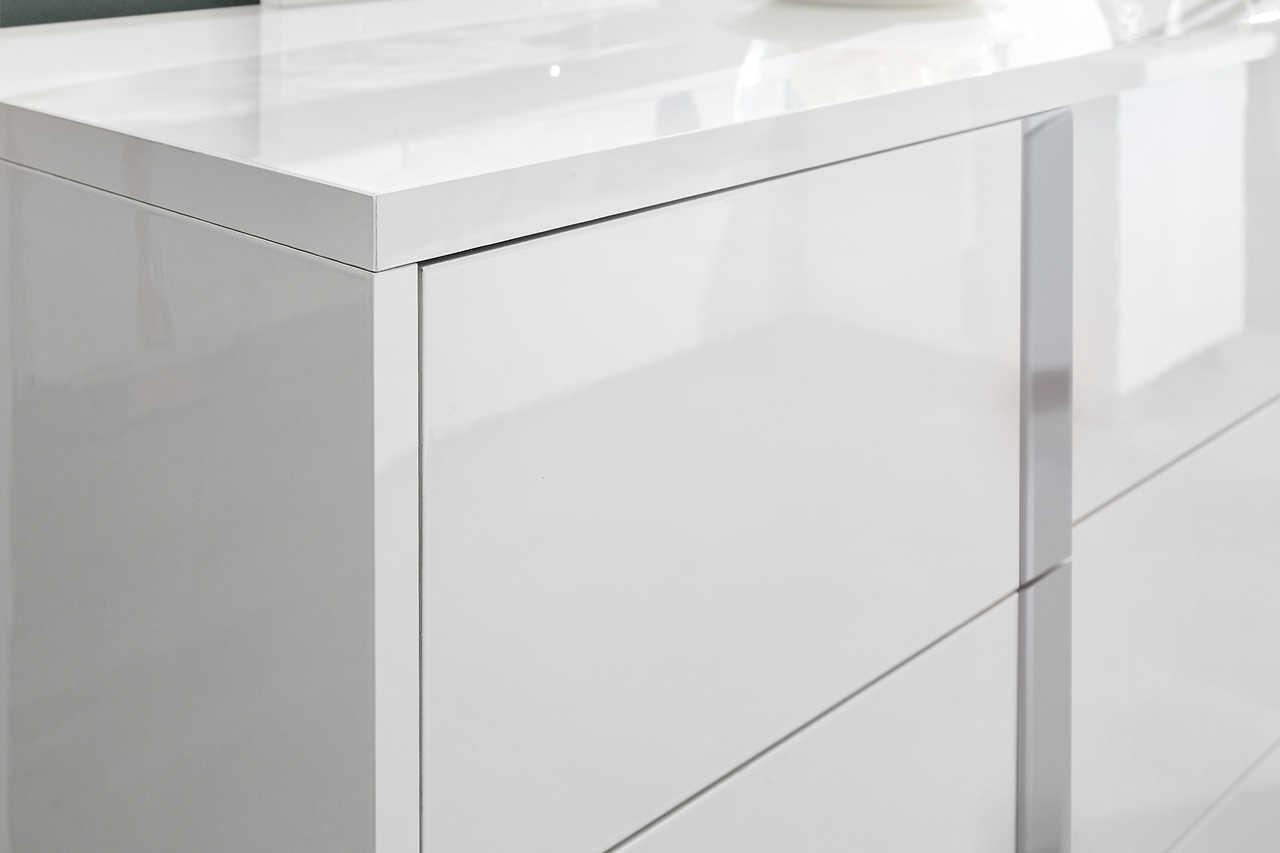 Beverly White Gloss Chest with bedroom set display