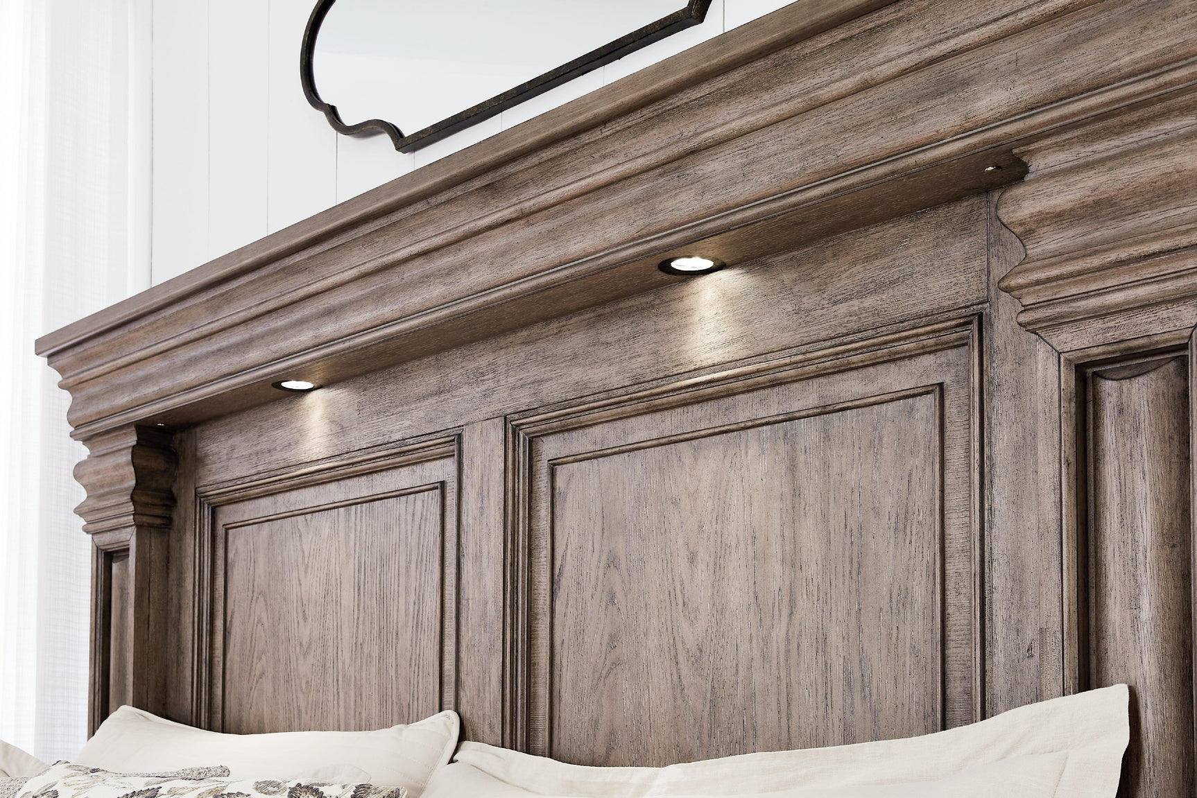 Blairhurst king panel bed in bedroom setting