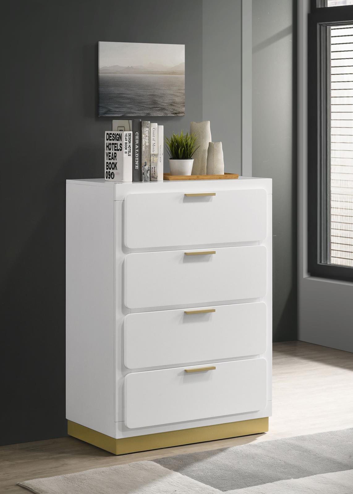 Caraway 4-drawer chest white, close-up of drawer handles