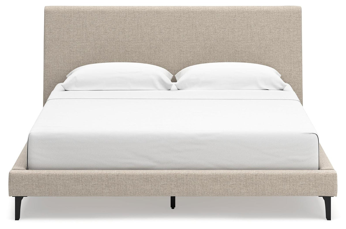 Low-profile footboard of Cielden King Upholstered Bed