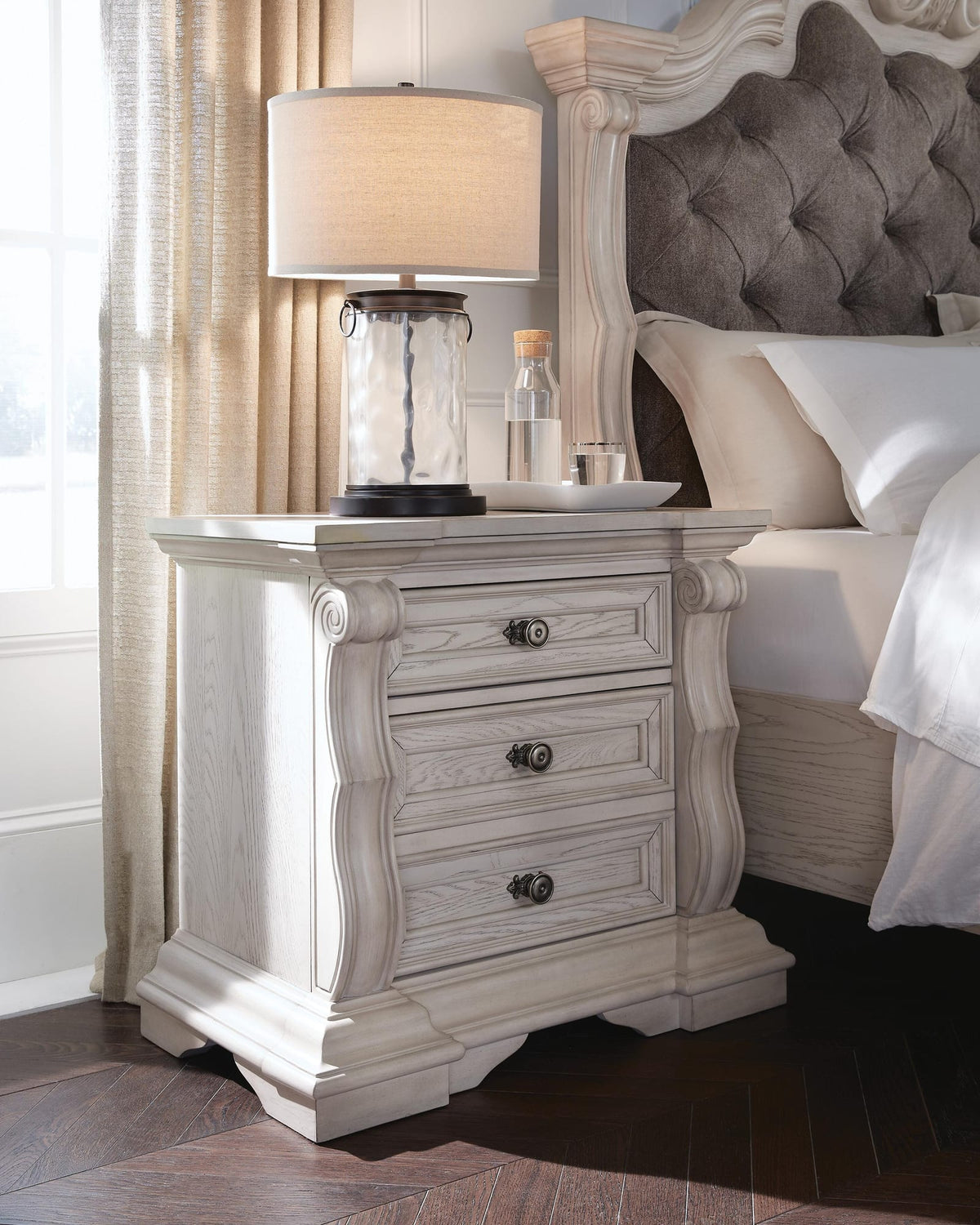Bruchandi Antique White Upholstered Panel Bedroom Set view 3
