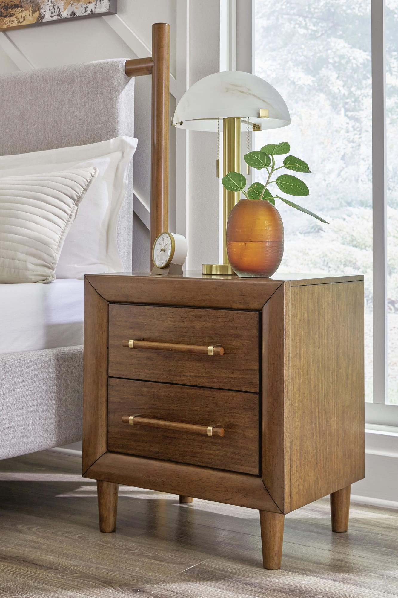 Lyncott Brown Upholstered Bedroom Set view 4