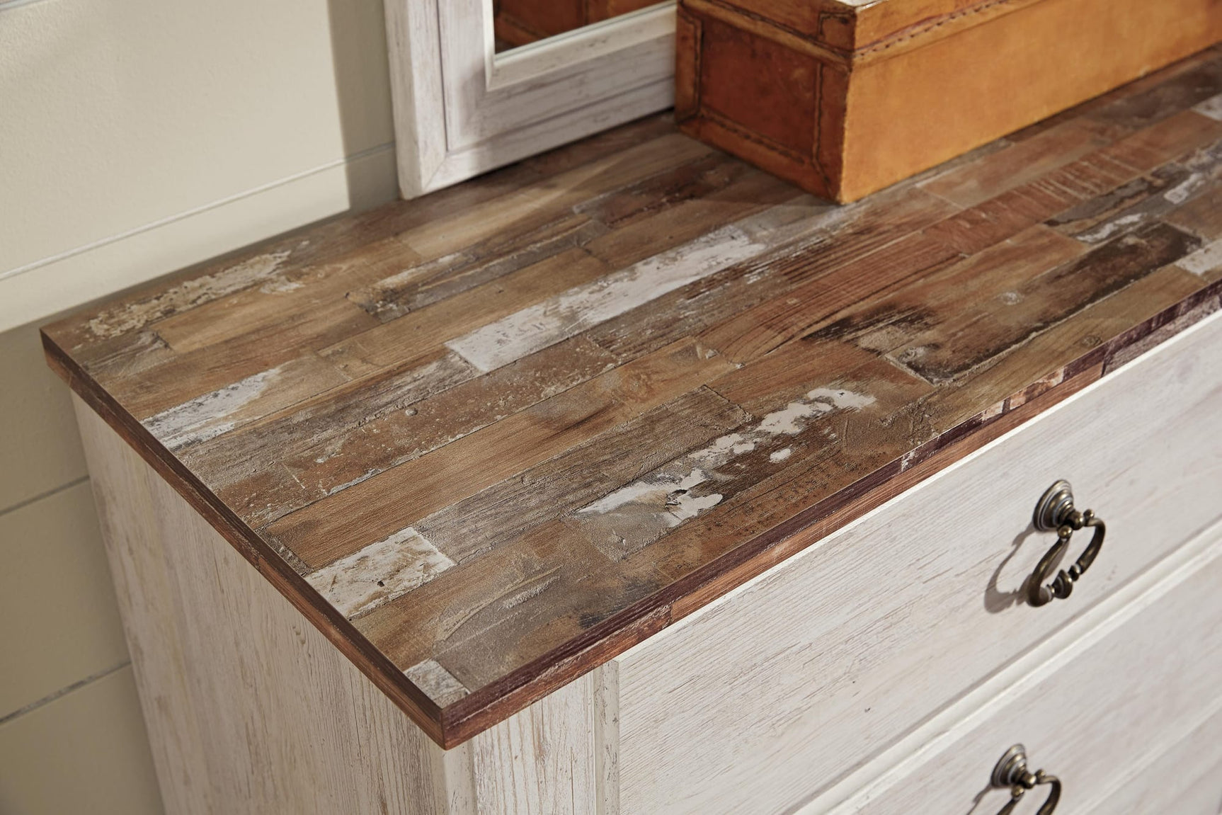 Willowton Whitewash Sleigh Bedroom Set detail view