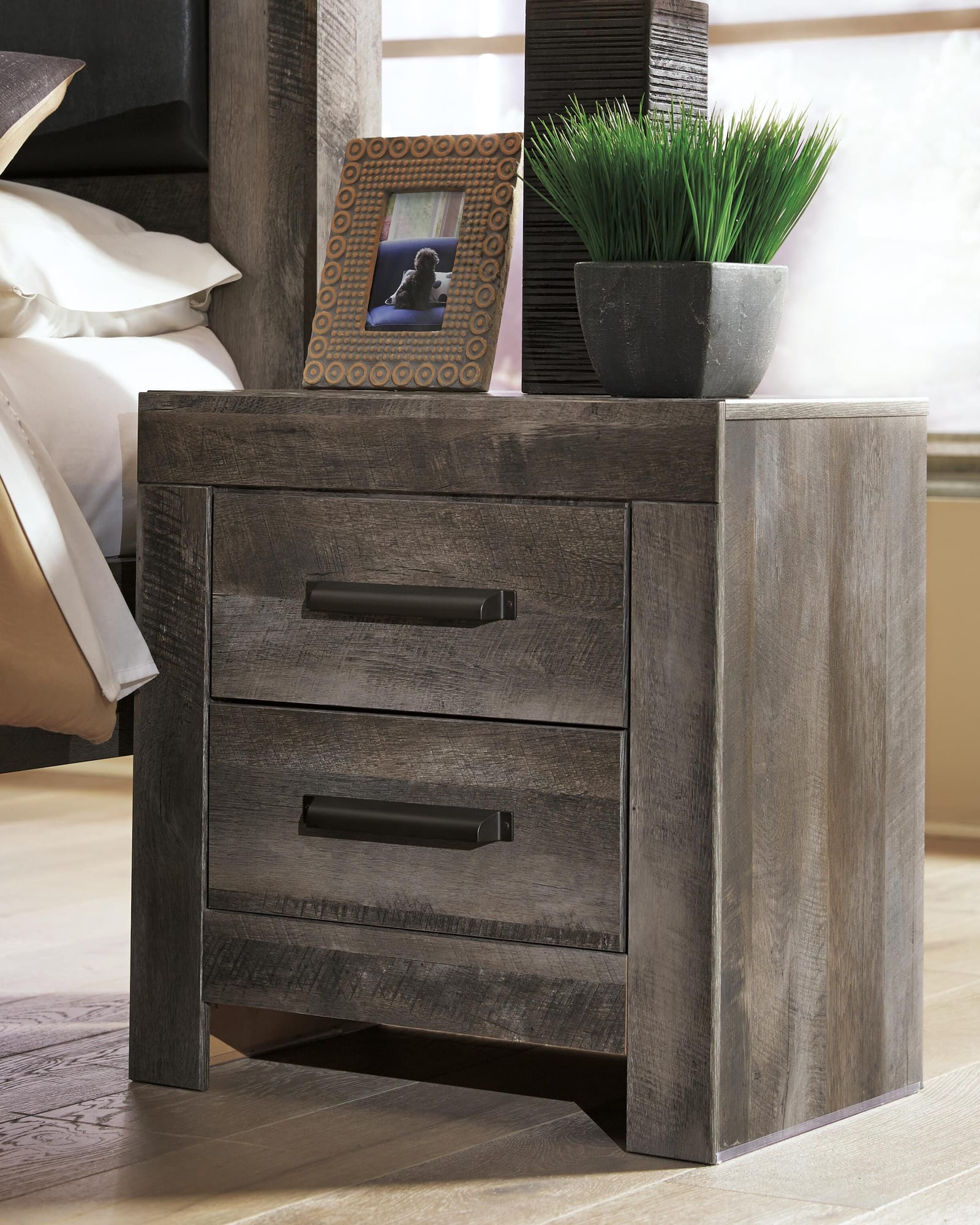 Wynnlow Gray Panel Bedroom Set view 10