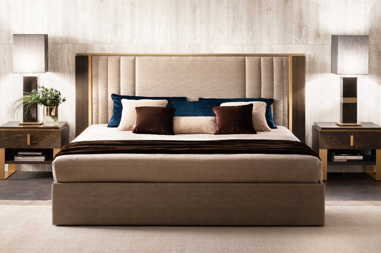 Essenza Bedroom mirror with slim frame and bronze veins detail