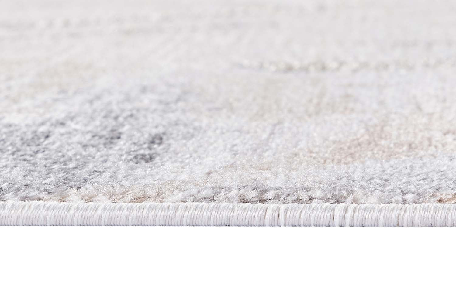 Glitz 710 Carbon rug corner close-up