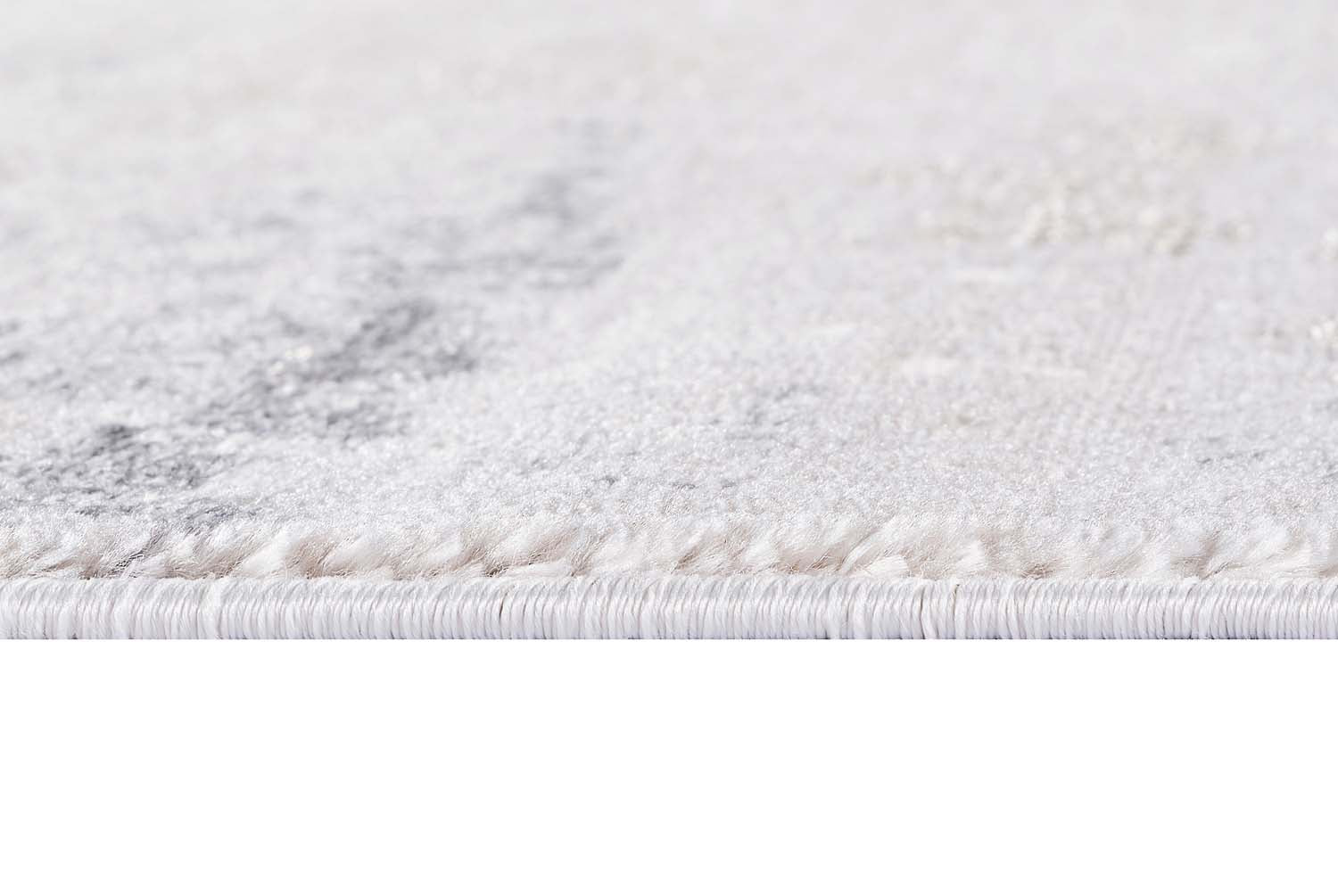 Glitz 717 Carbon rug corner detail