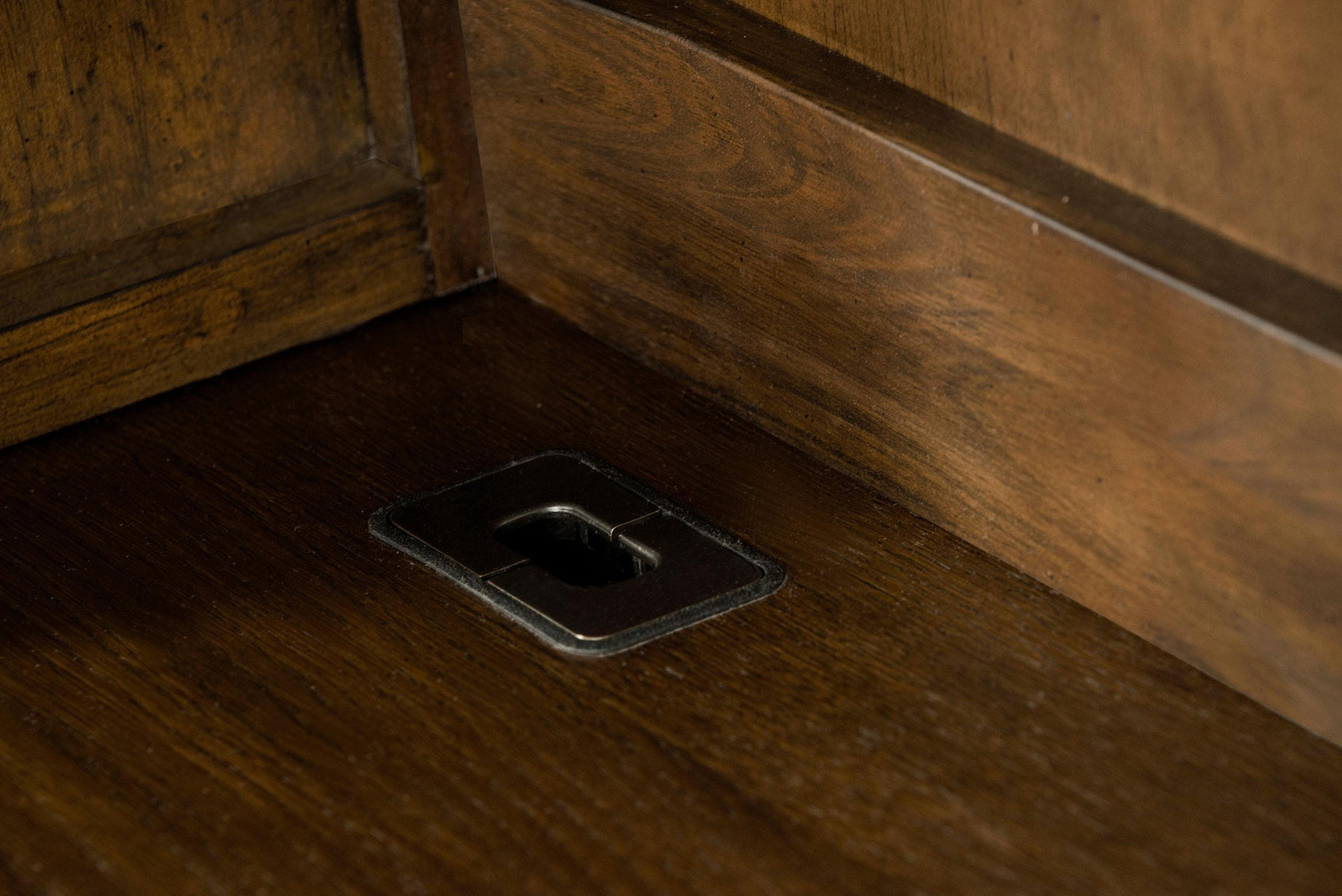 Hutch storage with crown molding detail