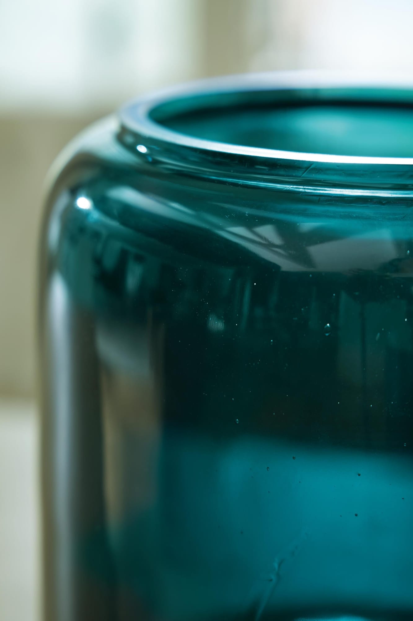 Inisland Teal Vase detail view